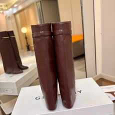 专柜正品级定制版本 GIVENCHY纪梵希 Shark Lock 系列 弧形圆条扣长靴 新款,市面最高版本👍👍👍 纪梵希 专柜正品级定制版本 GIVENCHY纪梵希 Shark Lock 系列 弧形圆条扣长靴 新款,市面最高版本👍👍👍 纪梵希