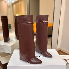 专柜正品级定制版本 GIVENCHY纪梵希 Shark Lock 系列 弧形圆条扣长靴 新款,市面最高版本👍👍👍 纪梵希 专柜正品级定制版本 GIVENCHY纪梵希 Shark Lock 系列 弧形圆条扣长靴 新款,市面最高版本👍👍👍 纪梵希