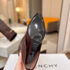 专柜正品级定制版本 GIVENCHY纪梵希 Shark Lock 系列 弧形圆条扣长靴 新款,市面最高版本👍👍👍 纪梵希 专柜正品级定制版本 GIVENCHY纪梵希 Shark Lock 系列 弧形圆条扣长靴 新款,市面最高版本👍👍👍 纪梵希