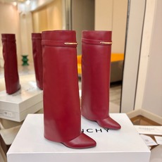 专柜正品级定制版本 GIVENCHY纪梵希 Shark Lock 系列 弧形圆条扣长靴 新款,市面最高版本👍👍👍 纪梵希 专柜正品级定制版本 GIVENCHY纪梵希 Shark Lock 系列 弧形圆条扣长靴 新款,市面最高版本👍👍👍 纪梵希