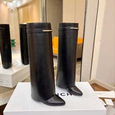专柜正品级定制版本 GIVENCHY纪梵希 Shark Lock 系列 弧形圆条扣长靴 新款,市面最高版本👍👍👍 纪梵希 专柜正品级定制版本 GIVENCHY纪梵希 Shark Lock 系列 弧形圆条扣长靴 新款,市面最高版本👍👍👍 纪梵希