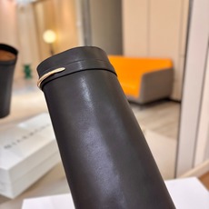 专柜正品级定制版本 GIVENCHY纪梵希 Shark Lock 系列 弧形圆条扣长靴 新款,市面最高版本👍👍👍 纪梵希 专柜正品级定制版本 GIVENCHY纪梵希 Shark Lock 系列 弧形圆条扣长靴 新款,市面最高版本👍👍👍 纪梵希
