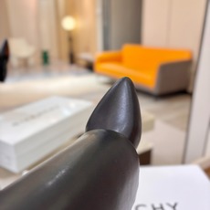专柜正品级定制版本 GIVENCHY纪梵希 Shark Lock 系列 弧形圆条扣长靴 新款,市面最高版本👍👍👍 纪梵希 专柜正品级定制版本 GIVENCHY纪梵希 Shark Lock 系列 弧形圆条扣长靴 新款,市面最高版本👍👍👍 纪梵希