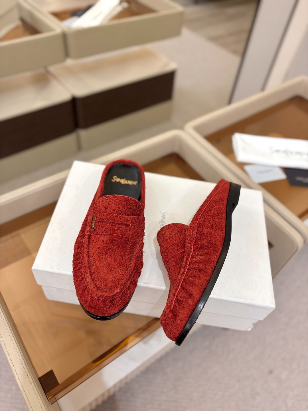 (情侣款) SAINT LAURENT/圣罗兰新款褶皱乐福鞋系列🤝🤝 YSL女孩的松弛感真的被狠狠拿捏 简直是高级感作弊 (情侣款) SAINT LAURENT/圣罗兰新款褶皱乐福鞋系列🤝🤝 YSL女孩的松弛感真的被狠狠拿捏 简直是高级感作弊