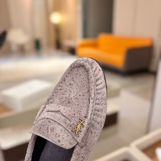 (情侣款) SAINT LAURENT/圣罗兰新款褶皱乐福鞋系列🤝🤝 YSL女孩的松弛感真的被狠狠拿捏 简直是高级感作弊 (情侣款) SAINT LAURENT/圣罗兰新款褶皱乐福鞋系列🤝🤝 YSL女孩的松弛感真的被狠狠拿捏 简直是高级感作弊