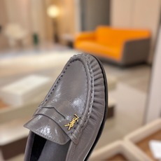 (情侣款) SAINT LAURENT/圣罗兰新款褶皱乐福鞋系列🤝🤝 YSL女孩的松弛感真的被狠狠拿捏 简直是高级感作弊 (情侣款) SAINT LAURENT/圣罗兰新款褶皱乐福鞋系列🤝🤝 YSL女孩的松弛感真的被狠狠拿捏 简直是高级感作弊