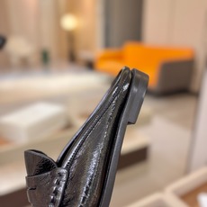 (情侣款) SAINT LAURENT/圣罗兰新款褶皱乐福鞋系列🤝🤝 YSL女孩的松弛感真的被狠狠拿捏 简直是高级感作弊 (情侣款) SAINT LAURENT/圣罗兰新款褶皱乐福鞋系列🤝🤝 YSL女孩的松弛感真的被狠狠拿捏 简直是高级感作弊