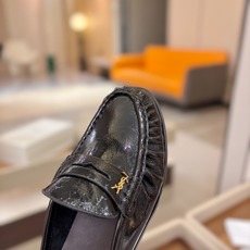 (情侣款) SAINT LAURENT/圣罗兰新款褶皱乐福鞋系列🤝🤝 YSL女孩的松弛感真的被狠狠拿捏 简直是高级感作弊 (情侣款) SAINT LAURENT/圣罗兰新款褶皱乐福鞋系列🤝🤝 YSL女孩的松弛感真的被狠狠拿捏 简直是高级感作弊