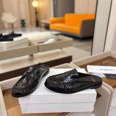 (情侣款) SAINT LAURENT/圣罗兰新款褶皱乐福鞋系列🤝🤝 YSL女孩的松弛感真的被狠狠拿捏 简直是高级感作弊 (情侣款) SAINT LAURENT/圣罗兰新款褶皱乐福鞋系列🤝🤝 YSL女孩的松弛感真的被狠狠拿捏 简直是高级感作弊