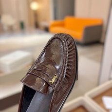 (情侣款) SAINT LAURENT/圣罗兰新款褶皱乐福鞋系列🤝🤝 YSL女孩的松弛感真的被狠狠拿捏 简直是高级感作弊 (情侣款) SAINT LAURENT/圣罗兰新款褶皱乐福鞋系列🤝🤝 YSL女孩的松弛感真的被狠狠拿捏 简直是高级感作弊