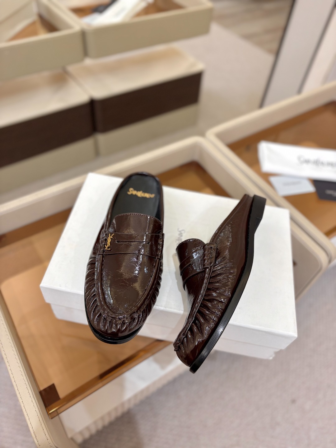 (情侣款) SAINT LAURENT/圣罗兰新款褶皱乐福鞋系列🤝🤝 YSL女孩的松弛感真的被狠狠拿捏 简直是高级感作弊 (情侣款) SAINT LAURENT/圣罗兰新款褶皱乐福鞋系列🤝🤝 YSL女孩的松弛感真的被狠狠拿捏 简直是高级感作弊