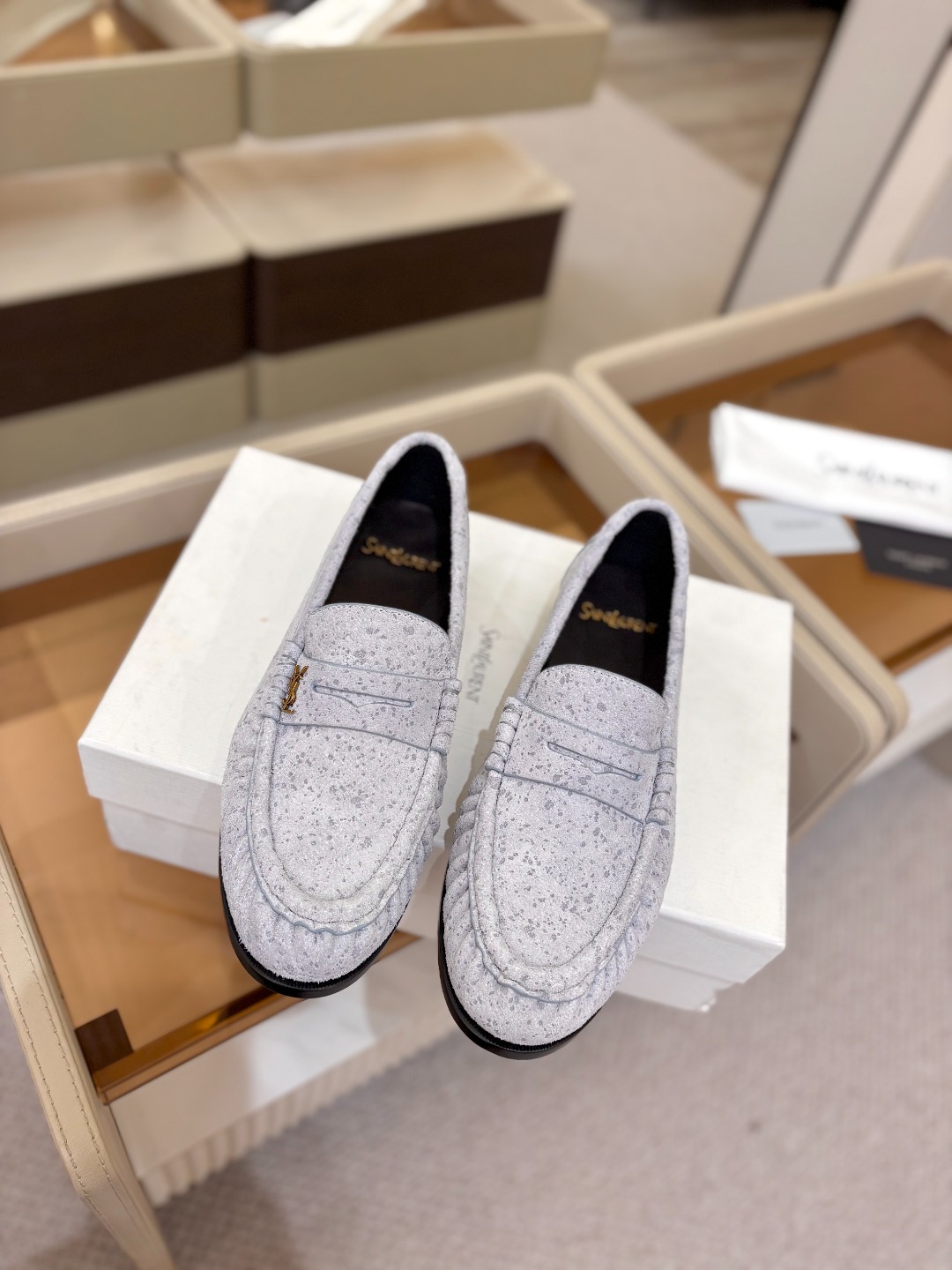 (情侣款) SAINT LAURENT/圣罗兰新款褶皱乐福鞋系列🤝🤝 YSL女孩的松弛感真的被狠狠拿捏 简直是高级感作弊 (情侣款) SAINT LAURENT/圣罗兰新款褶皱乐福鞋系列🤝🤝 YSL女孩的松弛感真的被狠狠拿捏 简直是高级感作弊