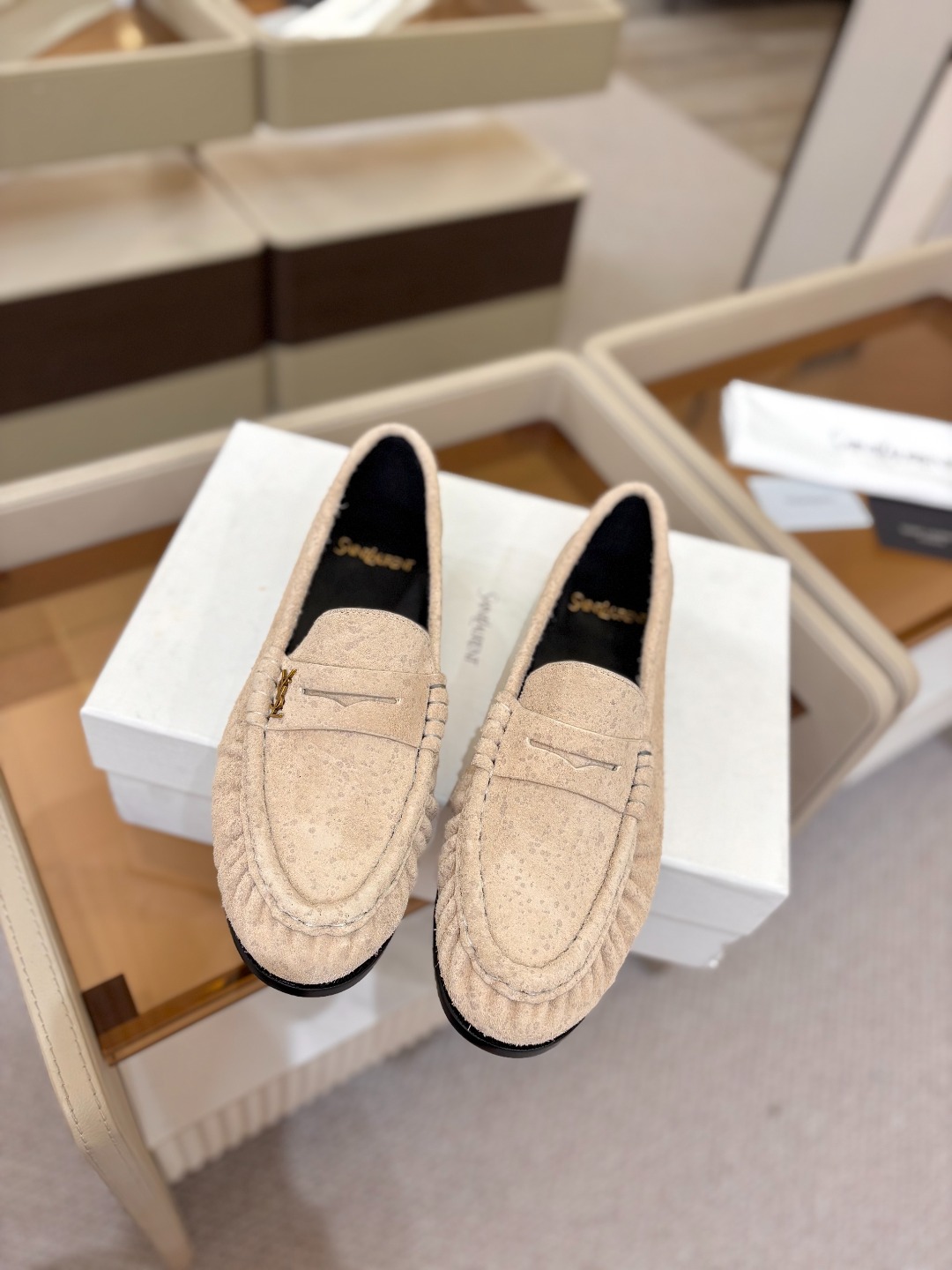 (情侣款) SAINT LAURENT/圣罗兰新款褶皱乐福鞋系列🤝🤝 YSL女孩的松弛感真的被狠狠拿捏 简直是高级感作弊 (情侣款) SAINT LAURENT/圣罗兰新款褶皱乐福鞋系列🤝🤝 YSL女孩的松弛感真的被狠狠拿捏 简直是高级感作弊