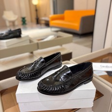 (情侣款) SAINT LAURENT/圣罗兰新款褶皱乐福鞋系列🤝🤝 YSL女孩的松弛感真的被狠狠拿捏 简直是高级感作弊 (情侣款) SAINT LAURENT/圣罗兰新款褶皱乐福鞋系列🤝🤝 YSL女孩的松弛感真的被狠狠拿捏 简直是高级感作弊
