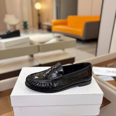 (情侣款) SAINT LAURENT/圣罗兰新款褶皱乐福鞋系列🤝🤝 YSL女孩的松弛感真的被狠狠拿捏 简直是高级感作弊 (情侣款) SAINT LAURENT/圣罗兰新款褶皱乐福鞋系列🤝🤝 YSL女孩的松弛感真的被狠狠拿捏 简直是高级感作弊