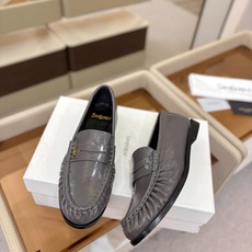 (情侣款) SAINT LAURENT/圣罗兰新款褶皱乐福鞋系列🤝🤝 YSL女孩的松弛感真的被狠狠拿捏 简直是高级感作弊 (情侣款) SAINT LAURENT/圣罗兰新款褶皱乐福鞋系列🤝🤝 YSL女孩的松弛感真的被狠狠拿捏 简直是高级感作弊