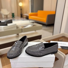 (情侣款) SAINT LAURENT/圣罗兰新款褶皱乐福鞋系列🤝🤝 YSL女孩的松弛感真的被狠狠拿捏 简直是高级感作弊 (情侣款) SAINT LAURENT/圣罗兰新款褶皱乐福鞋系列🤝🤝 YSL女孩的松弛感真的被狠狠拿捏 简直是高级感作弊