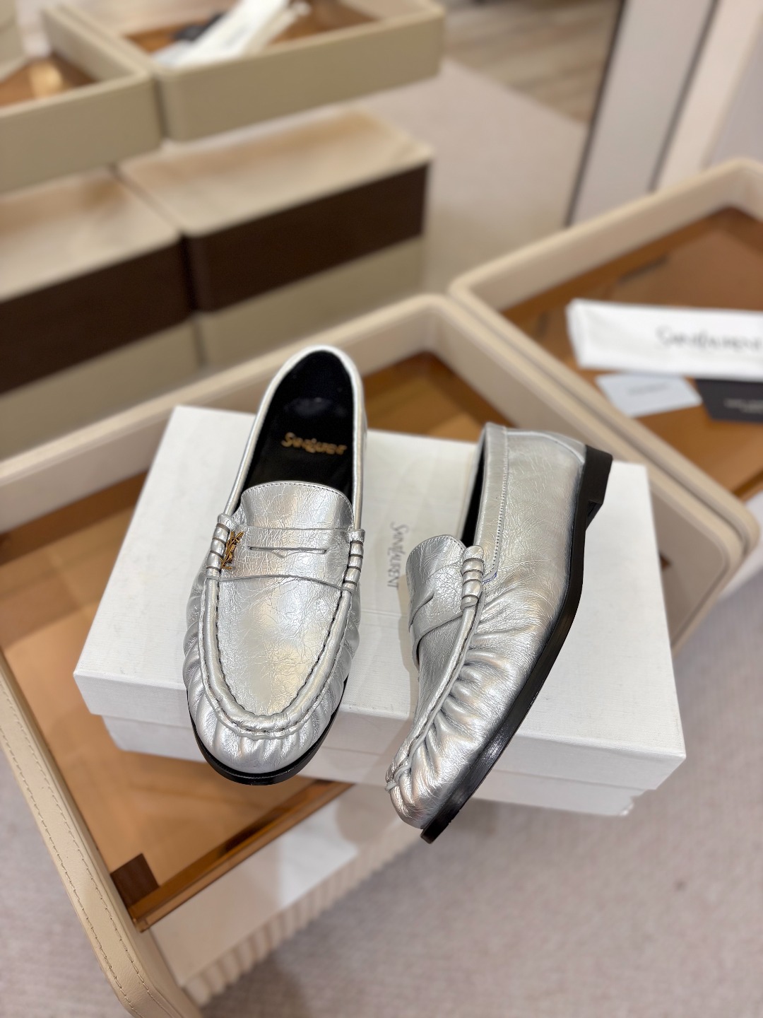 (情侣款) SAINT LAURENT/圣罗兰新款褶皱乐福鞋系列🤝🤝 YSL女孩的松弛感真的被狠狠拿捏 简直是高级感作弊 (情侣款) SAINT LAURENT/圣罗兰新款褶皱乐福鞋系列🤝🤝 YSL女孩的松弛感真的被狠狠拿捏 简直是高级感作弊