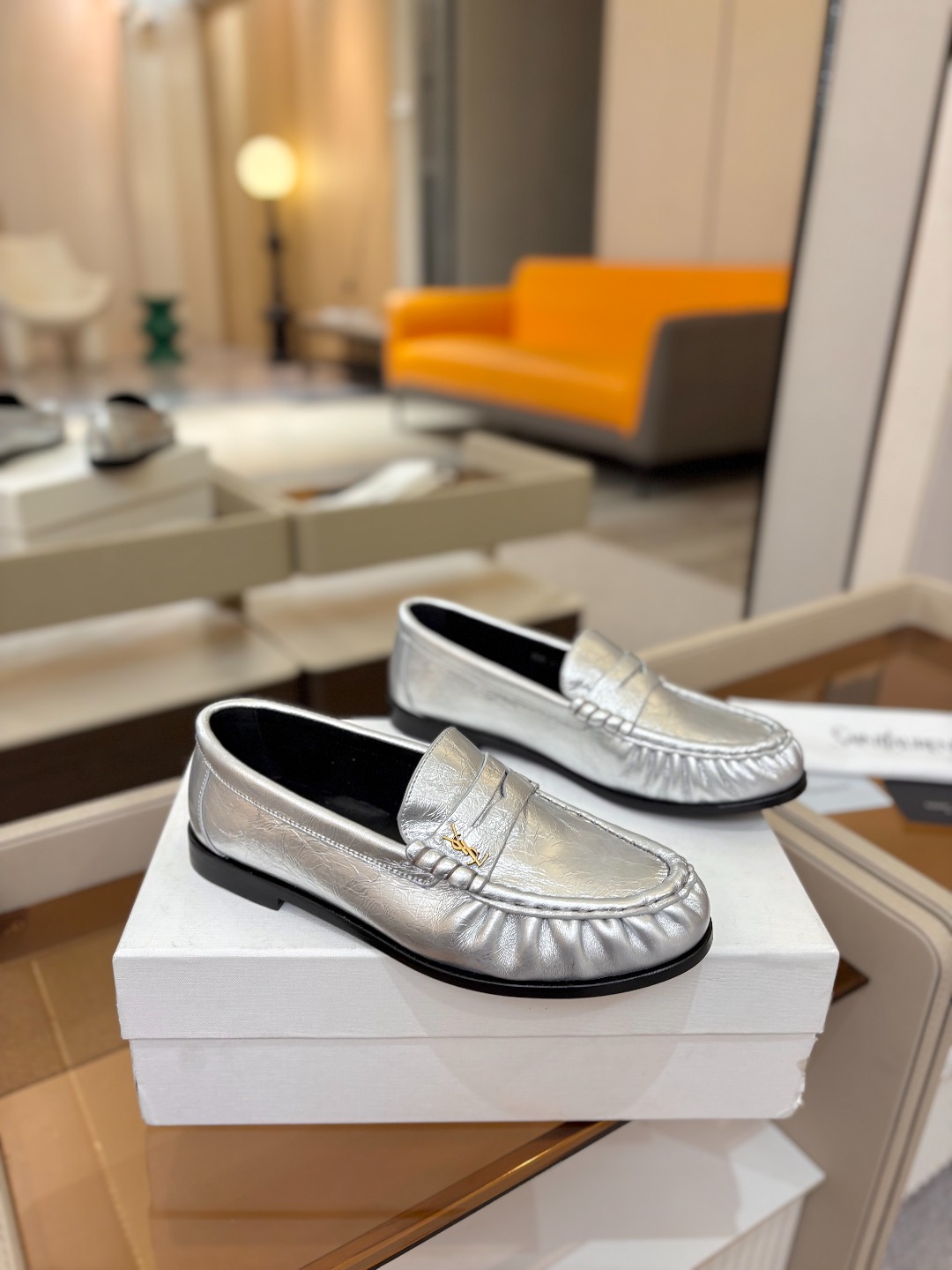 (情侣款) SAINT LAURENT/圣罗兰新款褶皱乐福鞋系列🤝🤝 YSL女孩的松弛感真的被狠狠拿捏 简直是高级感作弊 (情侣款) SAINT LAURENT/圣罗兰新款褶皱乐福鞋系列🤝🤝 YSL女孩的松弛感真的被狠狠拿捏 简直是高级感作弊