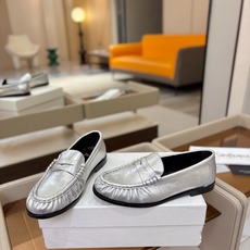 (情侣款) SAINT LAURENT/圣罗兰新款褶皱乐福鞋系列🤝🤝 YSL女孩的松弛感真的被狠狠拿捏 简直是高级感作弊 (情侣款) SAINT LAURENT/圣罗兰新款褶皱乐福鞋系列🤝🤝 YSL女孩的松弛感真的被狠狠拿捏 简直是高级感作弊