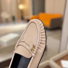 (情侣款) SAINT LAURENT/圣罗兰新款褶皱乐福鞋系列🤝🤝 YSL女孩的松弛感真的被狠狠拿捏 简直是高级感作弊 (情侣款) SAINT LAURENT/圣罗兰新款褶皱乐福鞋系列🤝🤝 YSL女孩的松弛感真的被狠狠拿捏 简直是高级感作弊