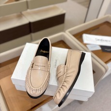 (情侣款) SAINT LAURENT/圣罗兰新款褶皱乐福鞋系列🤝🤝 YSL女孩的松弛感真的被狠狠拿捏 简直是高级感作弊 (情侣款) SAINT LAURENT/圣罗兰新款褶皱乐福鞋系列🤝🤝 YSL女孩的松弛感真的被狠狠拿捏 简直是高级感作弊