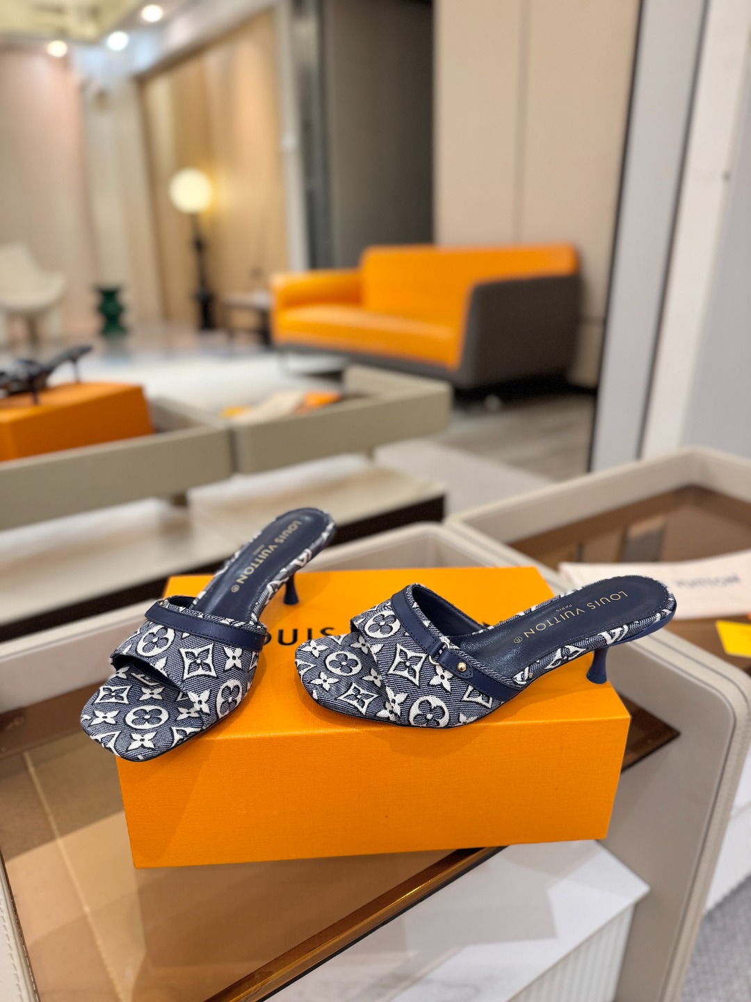 Louis Vuitton  官网夏日系列！完美楦型、 新品中跟提花拖鞋🆕、官网同步更新 效果视觉盛宴💯难以掩饰lv的优