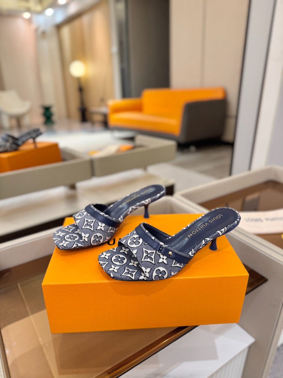 Louis Vuitton  官网夏日系列！完美楦型、 新品中跟提花拖鞋🆕、官网同步更新 效果视觉盛宴💯难以掩饰lv的优