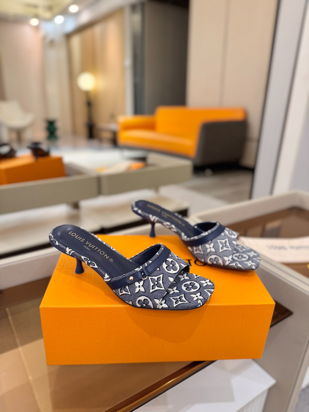 Louis Vuitton  官网夏日系列！完美楦型、 新品中跟提花拖鞋🆕、官网同步更新 效果视觉盛宴💯难以掩饰lv的优