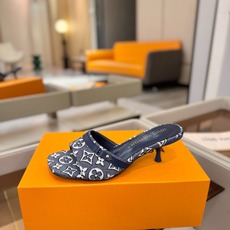 Louis Vuitton 官网夏日系列!完美楦型、 新品中跟提花拖鞋🆕、官网同步更新 效果视觉盛宴💯难以掩饰lv的优 Louis Vuitton 官网夏日系列!完美楦型、 新品中跟提花拖鞋🆕、官网同步更新 效果视觉盛宴💯难以掩饰lv的优