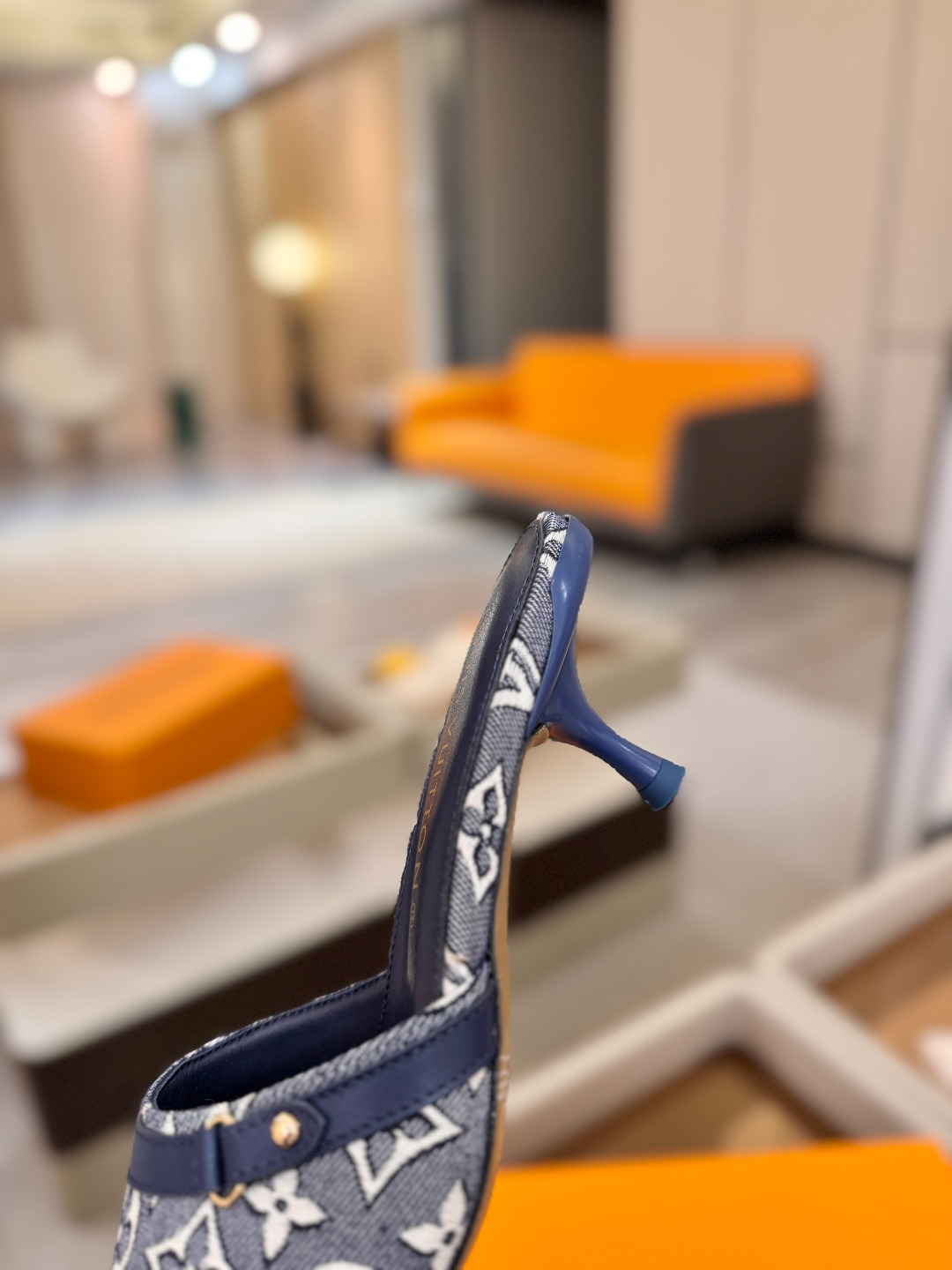 Louis Vuitton  官网夏日系列！完美楦型、 新品中跟提花拖鞋🆕、官网同步更新 效果视觉盛宴💯难以掩饰lv的优