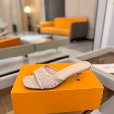 Louis Vuitton 官网夏日系列!完美楦型、 新品中跟凉鞋🆕、官网同步更新 双层网纱电绣饰以点缀,细节感拉满、 Louis Vuitton 官网夏日系列!完美楦型、 新品中跟凉鞋🆕、官网同步更新 双层网纱电绣饰以点缀,细节感拉满、