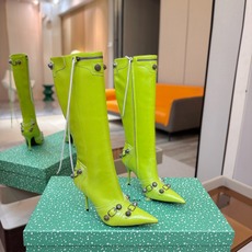 Balenciaga巴黎世家 Cagole 高筒靴 多色重工铆钉尖头长靴✨ 多款鲜亮配色随心挑选,亮面皮质高级吸睛 金属 Balenciaga巴黎世家 Cagole 高筒靴 多色重工铆钉尖头长靴✨ 多款鲜亮配色随心挑选,亮面皮质高级吸睛 金属