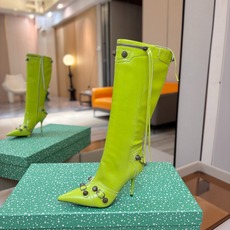 Balenciaga巴黎世家 Cagole 高筒靴 多色重工铆钉尖头长靴✨ 多款鲜亮配色随心挑选,亮面皮质高级吸睛 金属 Balenciaga巴黎世家 Cagole 高筒靴 多色重工铆钉尖头长靴✨ 多款鲜亮配色随心挑选,亮面皮质高级吸睛 金属