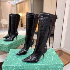 Balenciaga巴黎世家 Cagole 高筒靴 多色重工铆钉尖头长靴✨ 多款鲜亮配色随心挑选,亮面皮质高级吸睛 金属 Balenciaga巴黎世家 Cagole 高筒靴 多色重工铆钉尖头长靴✨ 多款鲜亮配色随心挑选,亮面皮质高级吸睛 金属