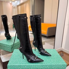 Balenciaga巴黎世家 Cagole 高筒靴 多色重工铆钉尖头长靴✨ 多款鲜亮配色随心挑选,亮面皮质高级吸睛 金属 Balenciaga巴黎世家 Cagole 高筒靴 多色重工铆钉尖头长靴✨ 多款鲜亮配色随心挑选,亮面皮质高级吸睛 金属