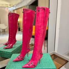 Balenciaga巴黎世家 Cagole 高筒靴 多色重工铆钉尖头过膝长靴✨ 多款鲜亮配色随心挑选,亮面皮质高级吸睛 Balenciaga巴黎世家 Cagole 高筒靴 多色重工铆钉尖头过膝长靴✨ 多款鲜亮配色随心挑选,亮面皮质高级吸睛