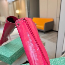 Balenciaga巴黎世家 Cagole 高筒靴 多色重工铆钉尖头过膝长靴✨ 多款鲜亮配色随心挑选,亮面皮质高级吸睛 Balenciaga巴黎世家 Cagole 高筒靴 多色重工铆钉尖头过膝长靴✨ 多款鲜亮配色随心挑选,亮面皮质高级吸睛