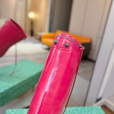Balenciaga巴黎世家 Cagole 高筒靴 多色重工铆钉尖头过膝长靴✨ 多款鲜亮配色随心挑选,亮面皮质高级吸睛 Balenciaga巴黎世家 Cagole 高筒靴 多色重工铆钉尖头过膝长靴✨ 多款鲜亮配色随心挑选,亮面皮质高级吸睛