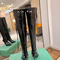 Balenciaga巴黎世家 Cagole 高筒靴 多色重工铆钉尖头过膝长靴✨ 多款鲜亮配色随心挑选,亮面皮质高级吸睛 Balenciaga巴黎世家 Cagole 高筒靴 多色重工铆钉尖头过膝长靴✨ 多款鲜亮配色随心挑选,亮面皮质高级吸睛