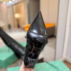 Balenciaga巴黎世家 Cagole 高筒靴 多色重工铆钉尖头过膝长靴✨ 多款鲜亮配色随心挑选,亮面皮质高级吸睛 Balenciaga巴黎世家 Cagole 高筒靴 多色重工铆钉尖头过膝长靴✨ 多款鲜亮配色随心挑选,亮面皮质高级吸睛