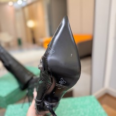 Balenciaga巴黎世家 Cagole 高筒靴 多色重工铆钉尖头过膝长靴✨ 多款鲜亮配色随心挑选,亮面皮质高级吸睛 Balenciaga巴黎世家 Cagole 高筒靴 多色重工铆钉尖头过膝长靴✨ 多款鲜亮配色随心挑选,亮面皮质高级吸睛