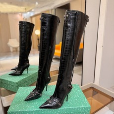 Balenciaga巴黎世家 Cagole 高筒靴 多色重工铆钉尖头过膝长靴✨ 多款鲜亮配色随心挑选,亮面皮质高级吸睛 Balenciaga巴黎世家 Cagole 高筒靴 多色重工铆钉尖头过膝长靴✨ 多款鲜亮配色随心挑选,亮面皮质高级吸睛