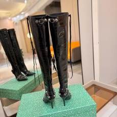 Balenciaga巴黎世家 Cagole 高筒靴 多色重工铆钉尖头过膝长靴✨ 多款鲜亮配色随心挑选,亮面皮质高级吸睛 Balenciaga巴黎世家 Cagole 高筒靴 多色重工铆钉尖头过膝长靴✨ 多款鲜亮配色随心挑选,亮面皮质高级吸睛