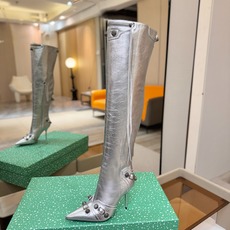 Balenciaga巴黎世家 Cagole 高筒靴 多色重工铆钉尖头过膝长靴✨ 多款鲜亮配色随心挑选,亮面皮质高级吸睛 Balenciaga巴黎世家 Cagole 高筒靴 多色重工铆钉尖头过膝长靴✨ 多款鲜亮配色随心挑选,亮面皮质高级吸睛