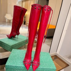 Balenciaga巴黎世家 Cagole 高筒靴 多色重工铆钉尖头过膝长靴✨ 多款鲜亮配色随心挑选,亮面皮质高级吸睛 Balenciaga巴黎世家 Cagole 高筒靴 多色重工铆钉尖头过膝长靴✨ 多款鲜亮配色随心挑选,亮面皮质高级吸睛