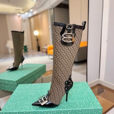 P Balenciaga巴黎世家 Cagole 高筒靴 多色重工铆钉尖头长靴✨ 多款鲜亮配色随心挑选,亮面皮质高级吸睛 P Balenciaga巴黎世家 Cagole 高筒靴 多色重工铆钉尖头长靴✨ 多款鲜亮配色随心挑选,亮面皮质高级吸睛