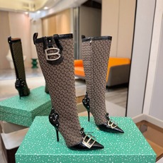P Balenciaga巴黎世家 Cagole 高筒靴 多色重工铆钉尖头长靴✨ 多款鲜亮配色随心挑选,亮面皮质高级吸睛 P Balenciaga巴黎世家 Cagole 高筒靴 多色重工铆钉尖头长靴✨ 多款鲜亮配色随心挑选,亮面皮质高级吸睛