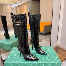 P Balenciaga巴黎世家 Cagole 高筒靴 多色重工铆钉尖头长靴✨ 多款鲜亮配色随心挑选,亮面皮质高级吸睛 P Balenciaga巴黎世家 Cagole 高筒靴 多色重工铆钉尖头长靴✨ 多款鲜亮配色随心挑选,亮面皮质高级吸睛