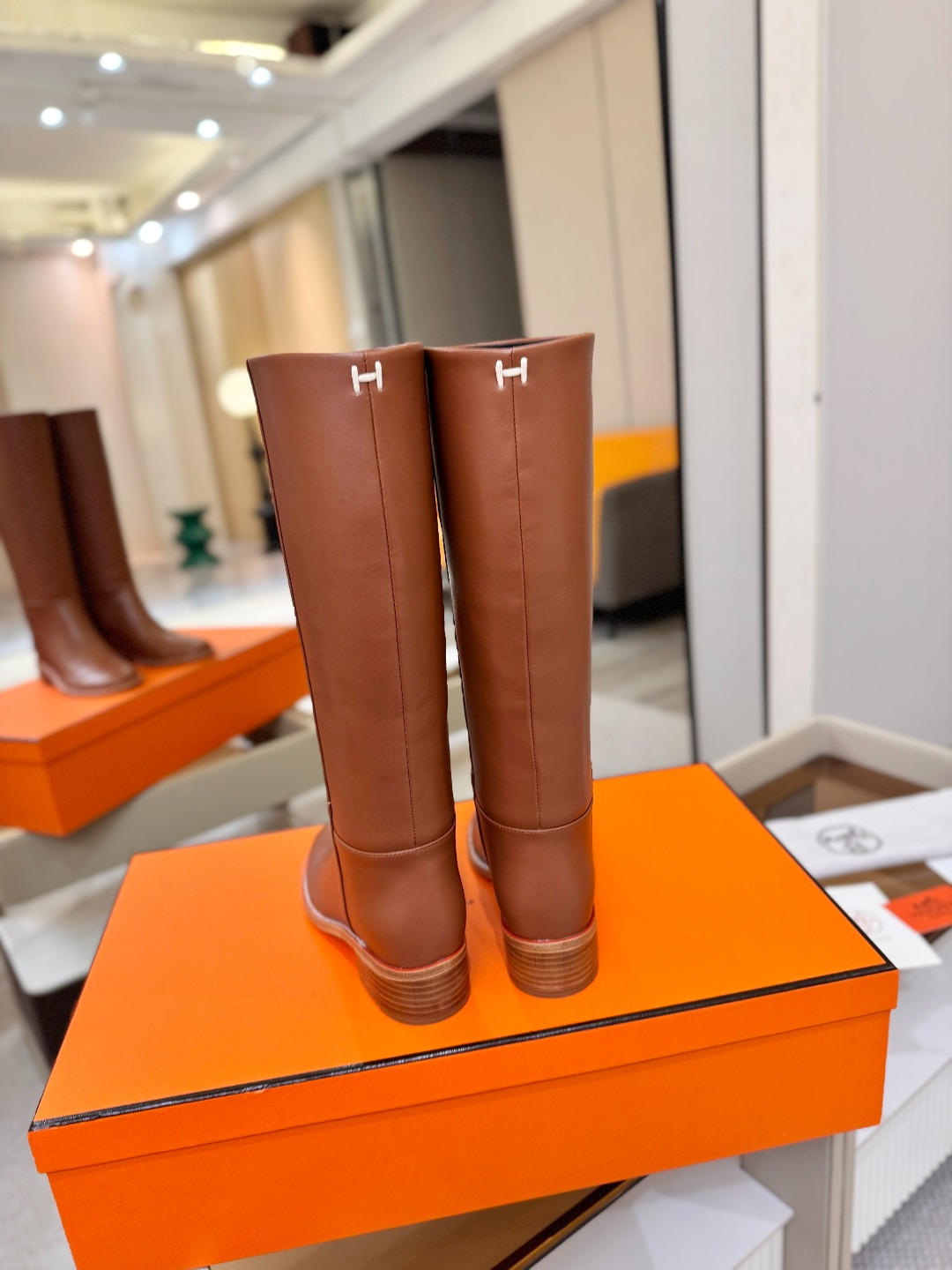 Hermès爱马仕高筒骑士靴 顶级版本 多色可选 秋冬衣柜里的本命神靴✨ 秋冬氛围感，一双高级长靴就足够。爱马仕这只经典